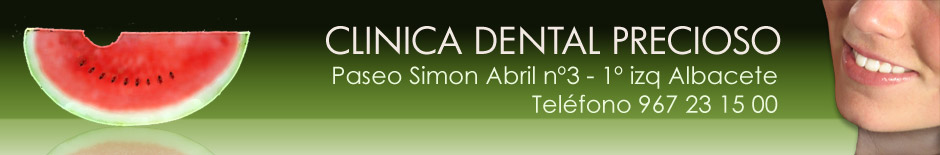 Clínica Dental Precioso. A la izquierda una raja de sandía con una mordedura. A la derecha una mujer sonriendo.